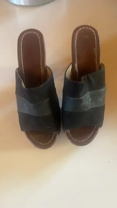 Sandalias de tacón ancho negras para mujer - miniatura 1