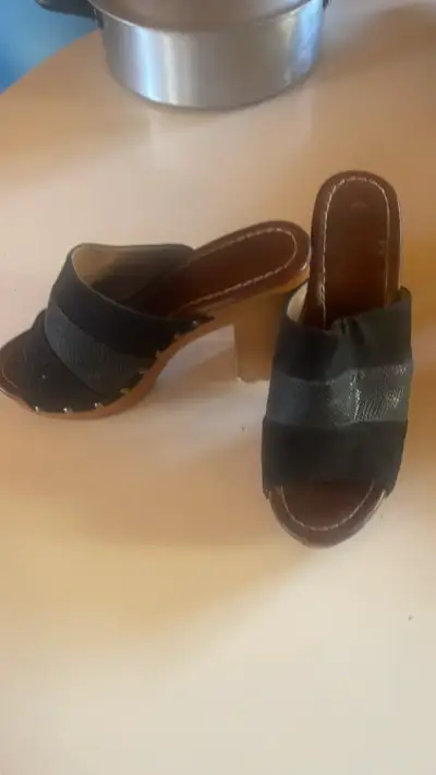 Sandalias de tacón ancho negras para mujer - miniatura 2