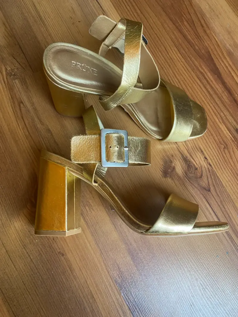 Sandalias doradas de tacón alto Prüne - 1