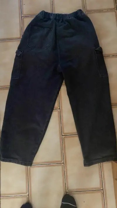 Pantalones cargo negros para hombre - miniatura 2