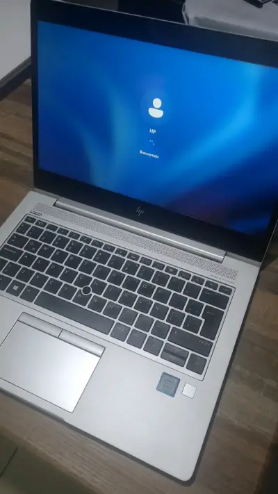Laptop HP EliteBook con Intel Core i7 - miniatura 2