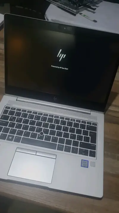 Laptop HP EliteBook con Intel Core i7 - miniatura 3
