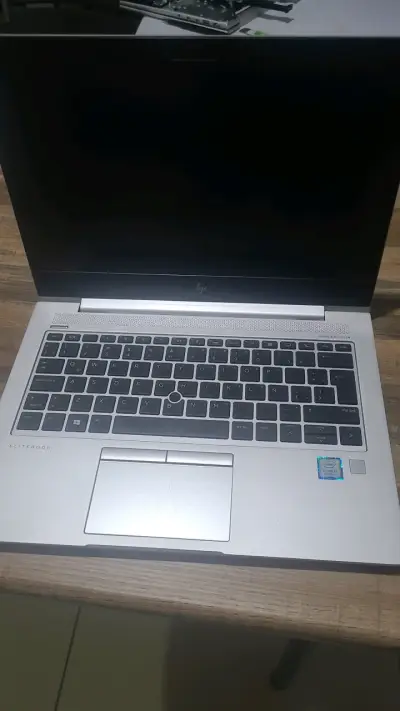 Laptop HP EliteBook con Intel Core i7 - miniatura 5