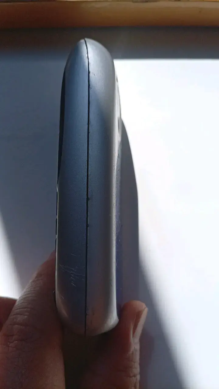 Teléfono celular Motorola antiguo con cámara VGA - 4