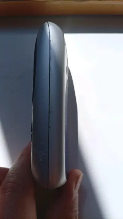 Teléfono celular Motorola antiguo con cámara VGA - miniatura 4