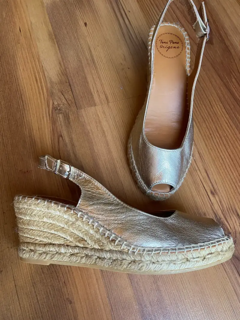 Sandalias de cuña doradas Toni Pons - 1