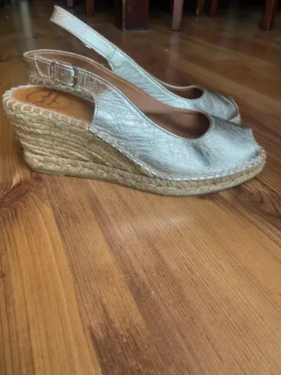 Sandalias de cuña doradas Toni Pons - miniatura 4