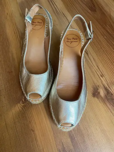 Sandalias de cuña doradas Toni Pons - miniatura 5