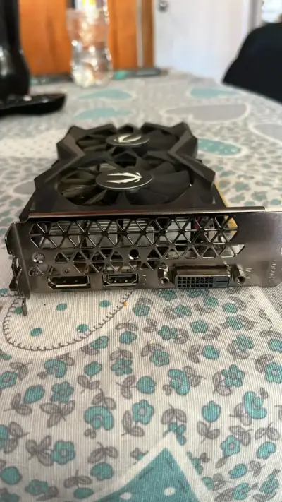 Tarjeta gráfica Zotac GeForce GTX 1650 4GB Vram - miniatura 2