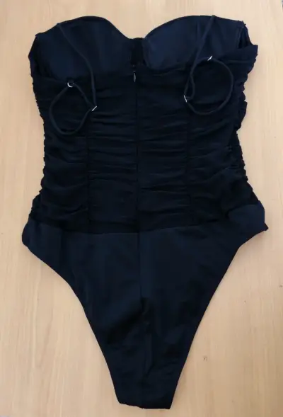 Body negro con diseño fruncido Lulus - miniatura 3