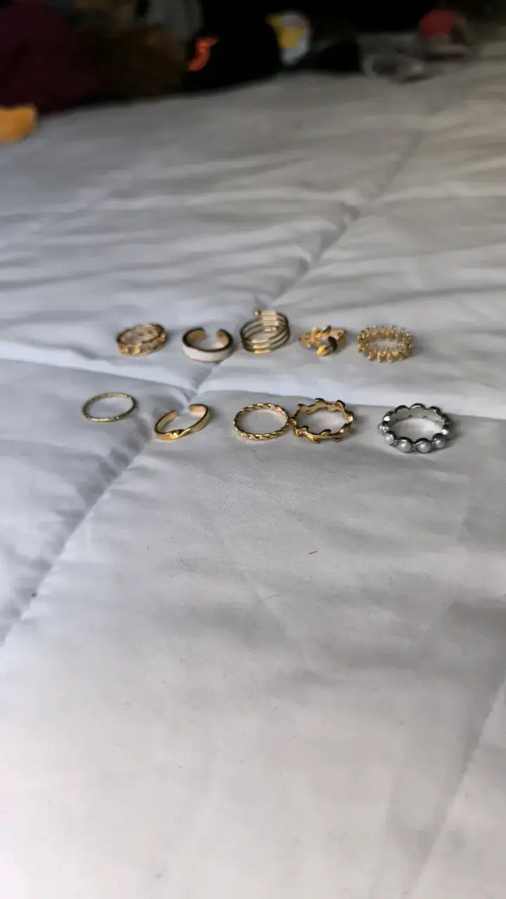Set de anillos dorados y plateados - 1