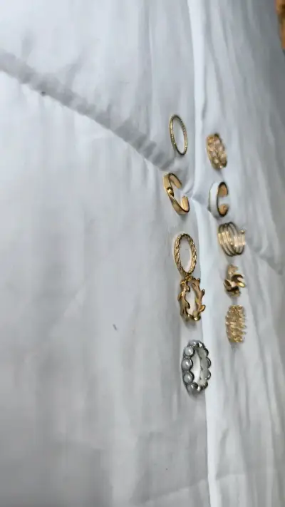 Set de anillos dorados y plateados - miniatura 2
