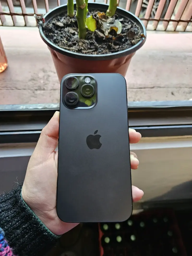 iPhone 16 Pro Max 256GB en excelente estado - 1