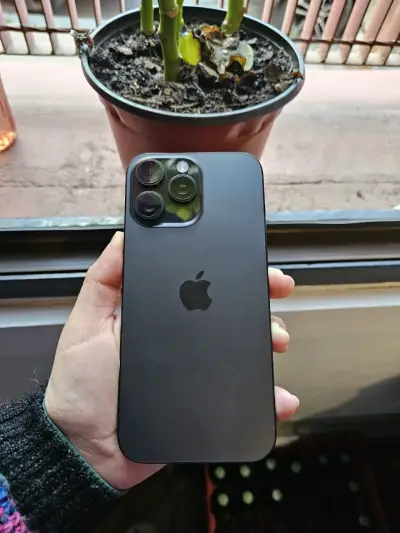 iPhone 16 Pro Max 256GB en excelente estado - miniatura 1