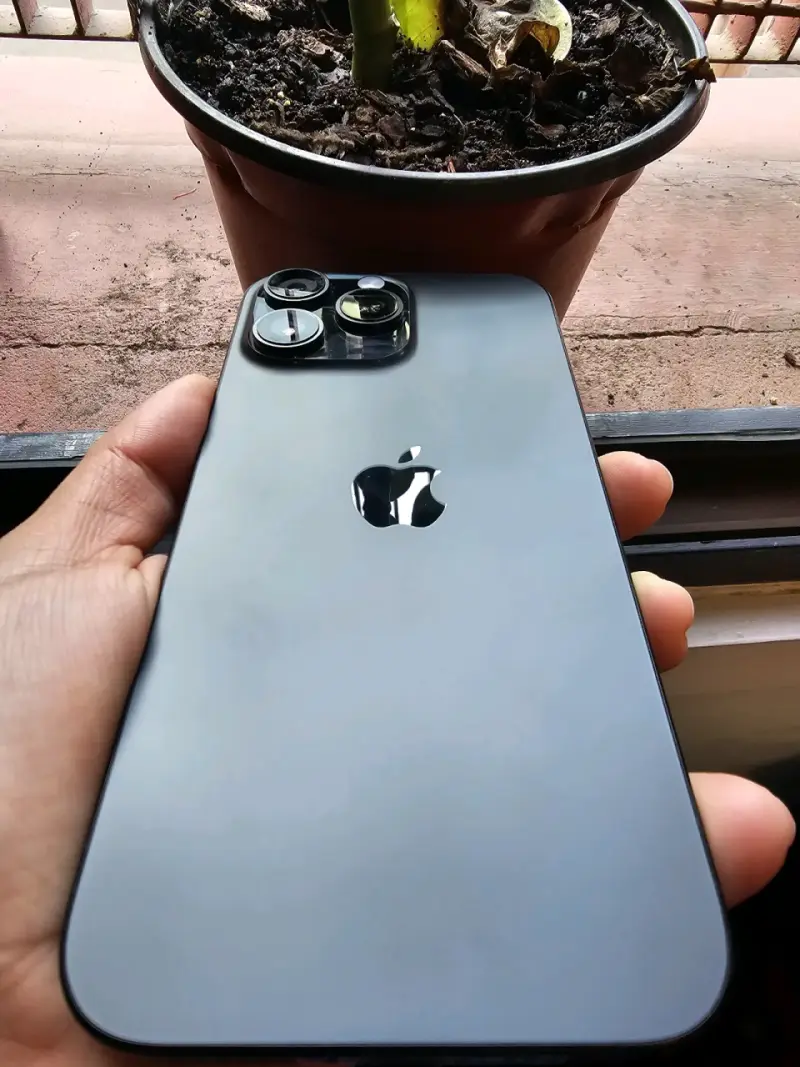 iPhone 16 Pro Max 256GB en excelente estado - 2