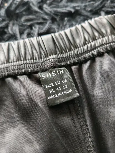 Falda corta negra con cierre lateral Shein - miniatura 2