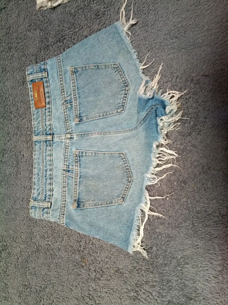 Shorts de mezclilla desgastados para mujer - 2
