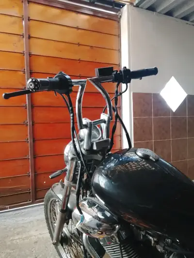 Moto Yamaha Virago 400cc en buen estado - miniatura 3