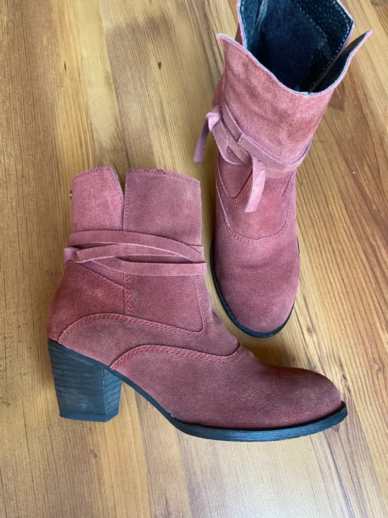 Botines de gamuza rosados con tacón grueso - 1
