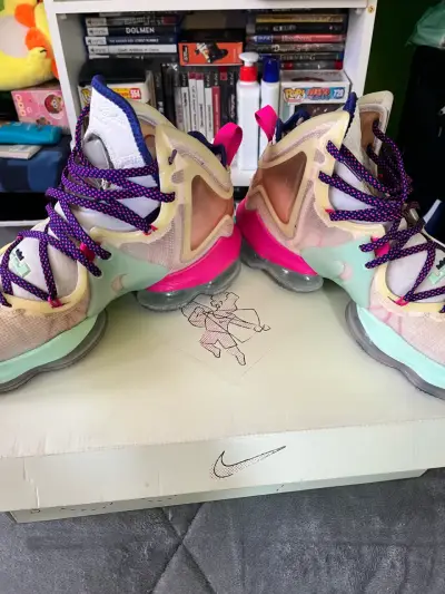 Zapatillas deportivas Nike multicolor con diseño moderno - miniatura 2