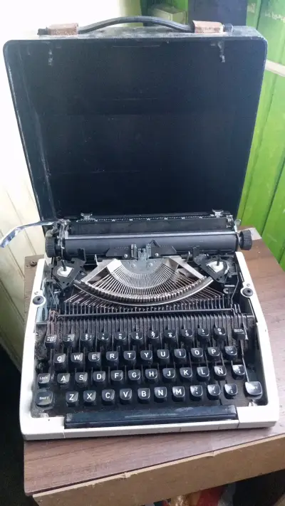 Máquina de escribir portátil Silver Seiko vintage - miniatura 1