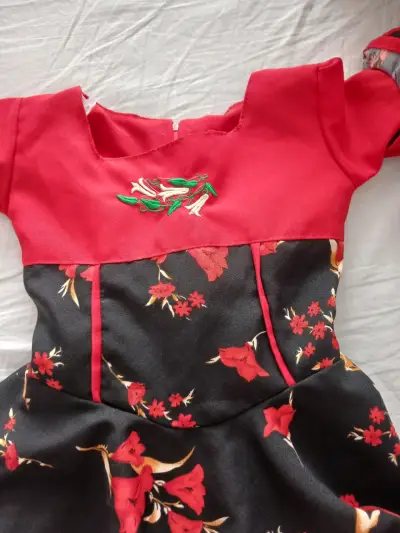 Vestido de niña flamenco rojo y negro - miniatura 2