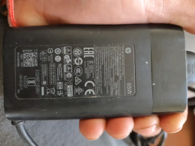 Cargador HP 65W para portátil - 1