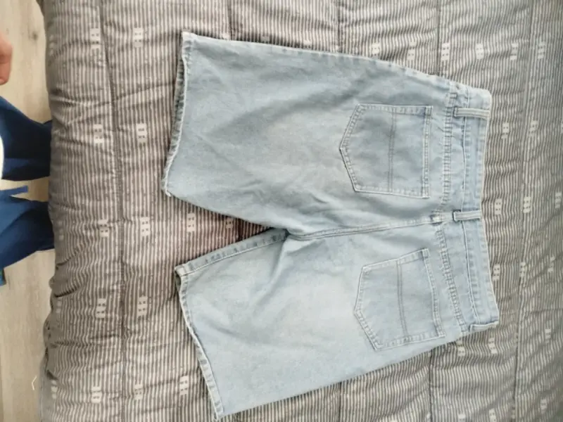Shorts de mezclilla azul claro para hombre - 1