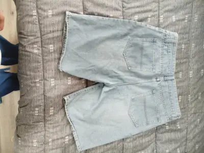 Shorts de mezclilla azul claro para hombre - miniatura 1