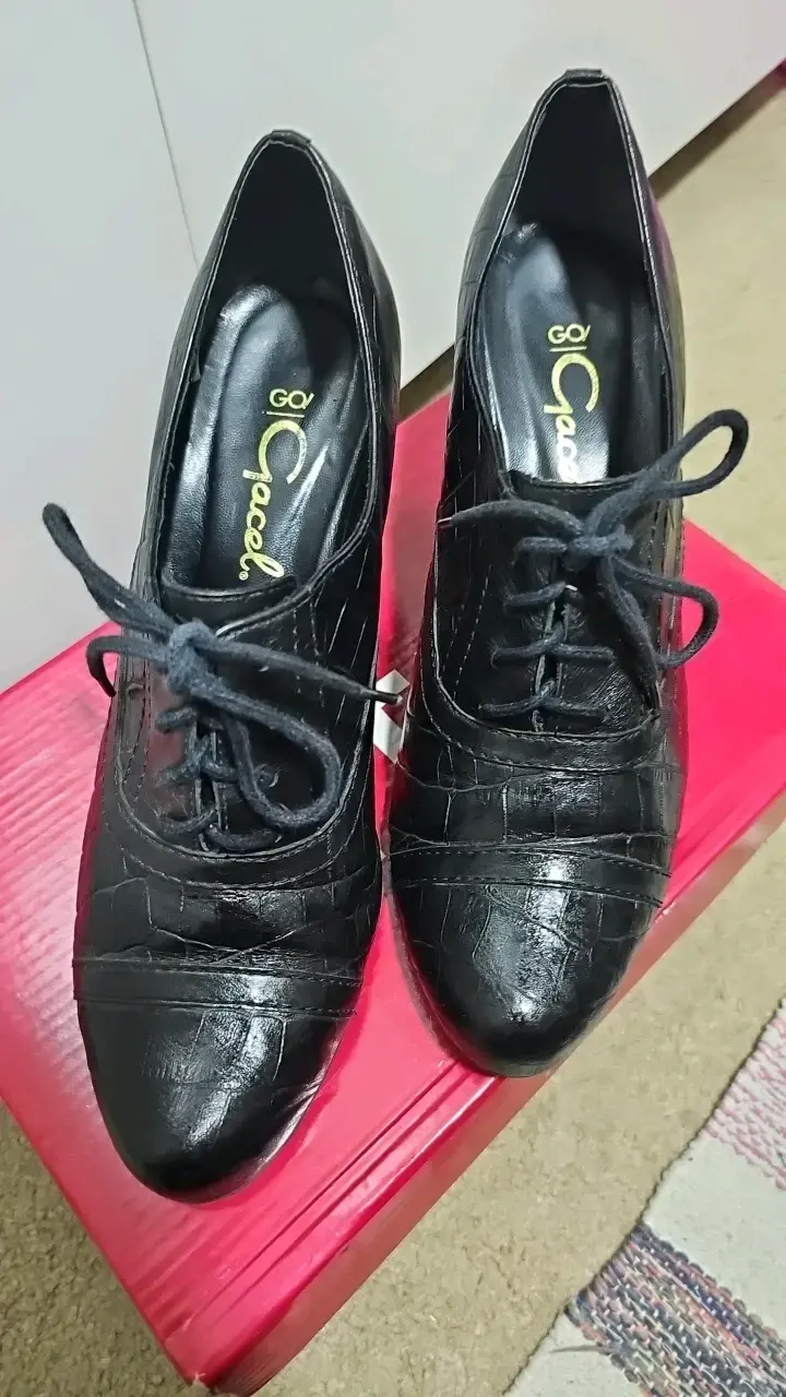 Zapatos de tacón negro estilo cocodrilo Go Clacel - 1