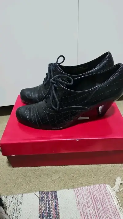 Zapatos de tacón negro estilo cocodrilo Go Clacel - miniatura 2
