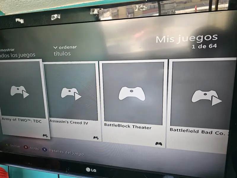 Consola Xbox 360 4GB con juegos y controles - 4