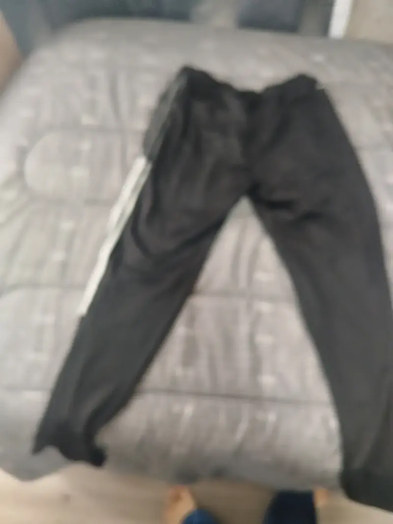 Pantalones deportivos negros con franjas blancas - 1