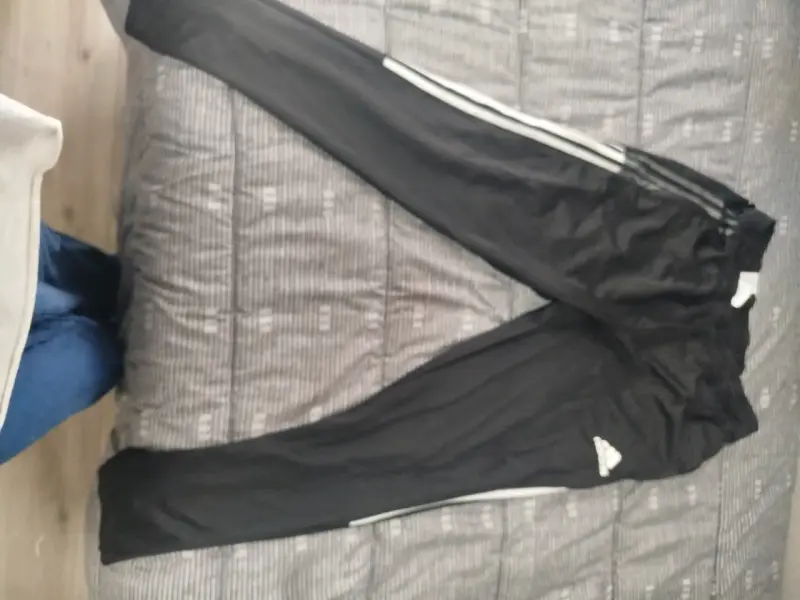 Pantalones deportivos negros con franjas blancas - 2