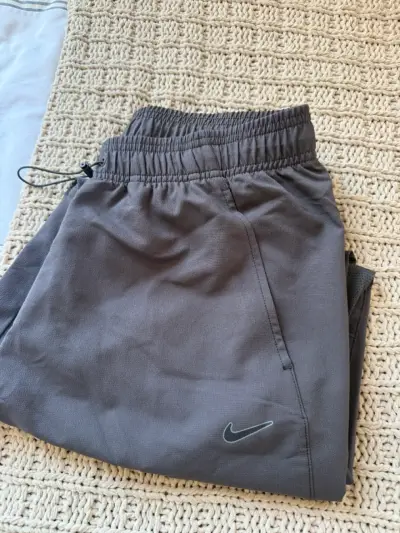 Pantalon deportivo Nike gris - miniatura 1