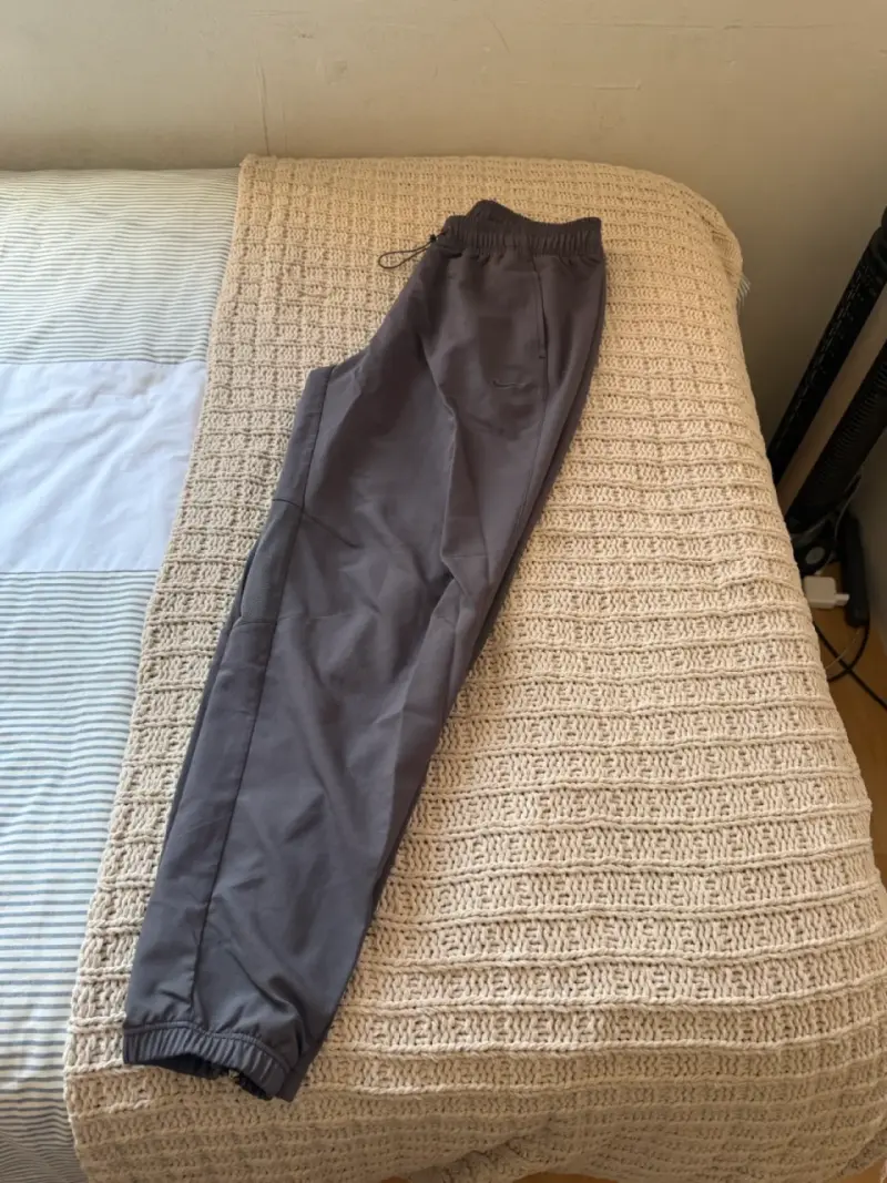 Pantalon deportivo Nike gris - 3