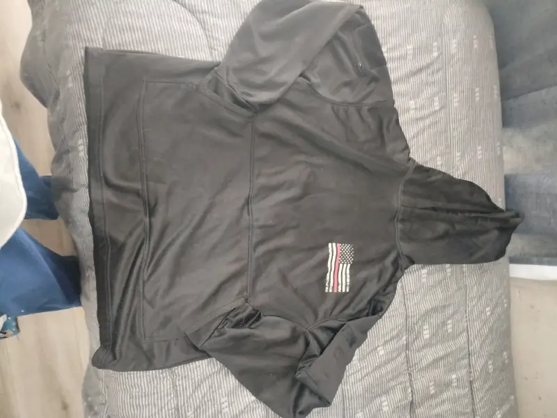 Polerón negro con bandera americana estampada - 2