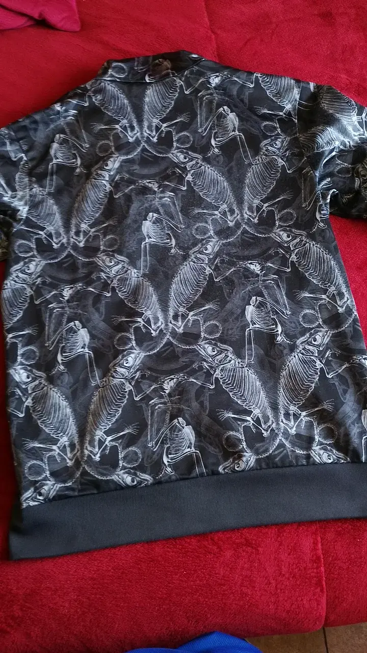 Chaqueta Adidas con diseño de esqueletos - 3