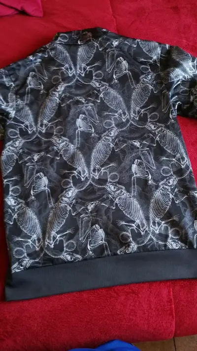 Chaqueta Adidas con diseño de esqueletos - miniatura 3