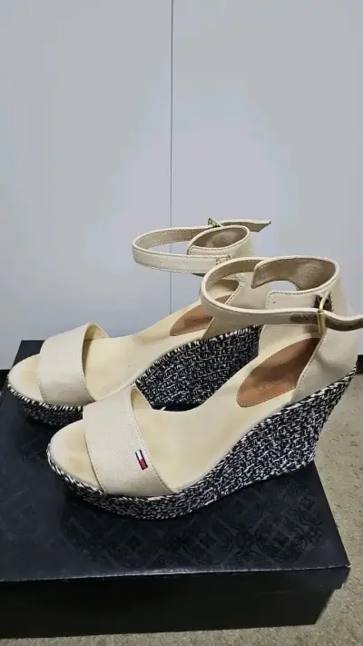 Sandalias de cuña beige Tommy Hilfiger - miniatura 3