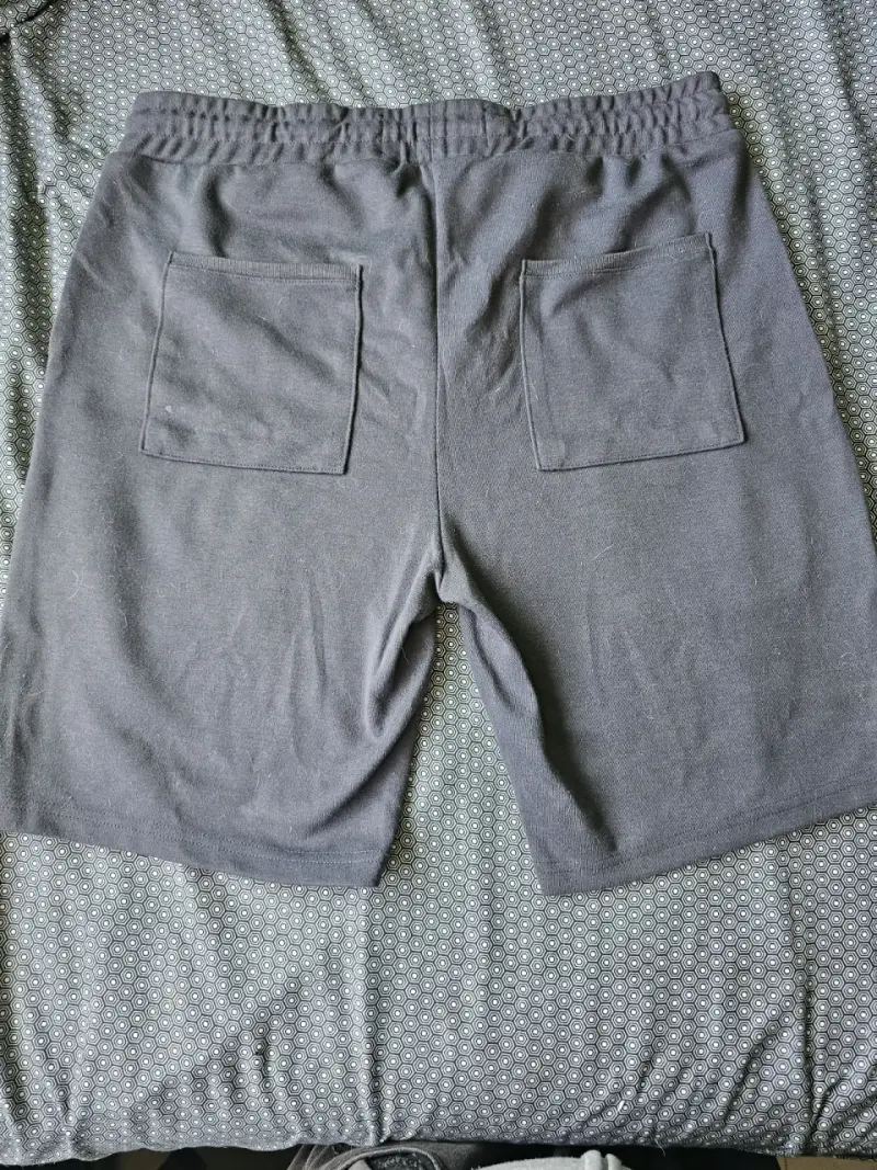 Shorts deportivos grises para hombre - 2