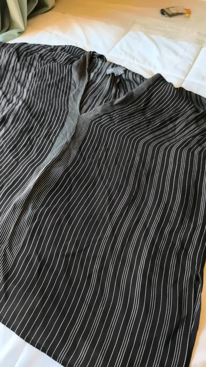 Blusa negra a rayas para mujer talla S - 2