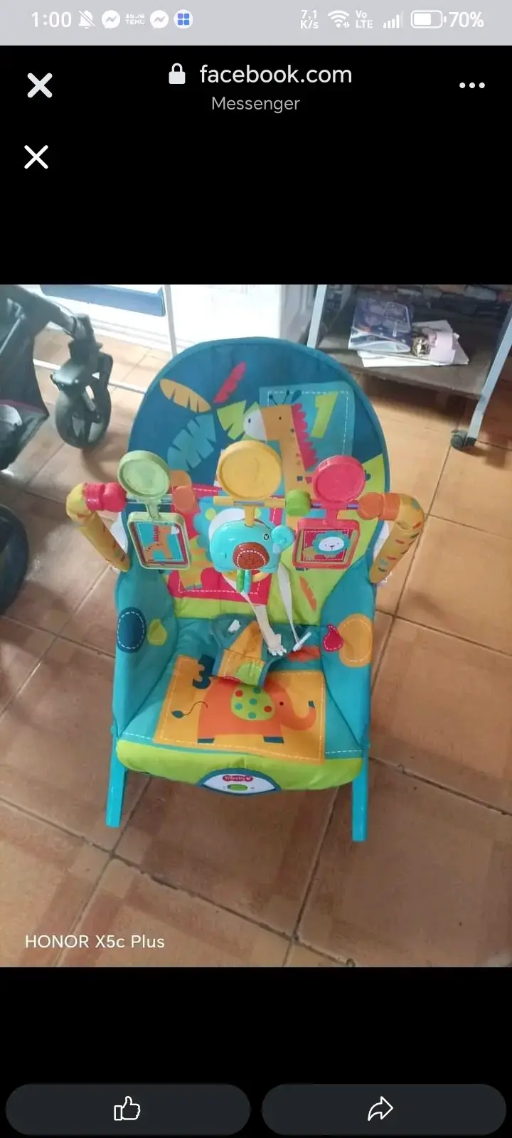 Silla mecedora para bebé con juguetes