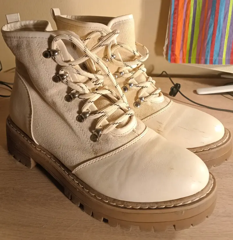 Botas de cuero beige con cordones - 1
