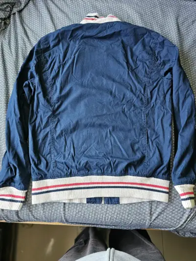 Chaqueta bomber azul con ribetes a rayas - miniatura 2