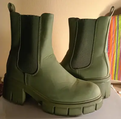 Botas Chelsea verdes con plataforma gruesa - miniatura 1