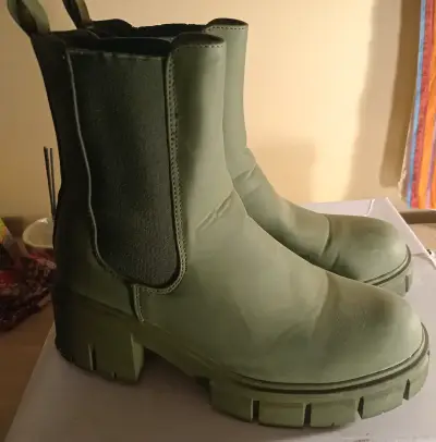 Botas Chelsea verdes con plataforma gruesa - miniatura 3