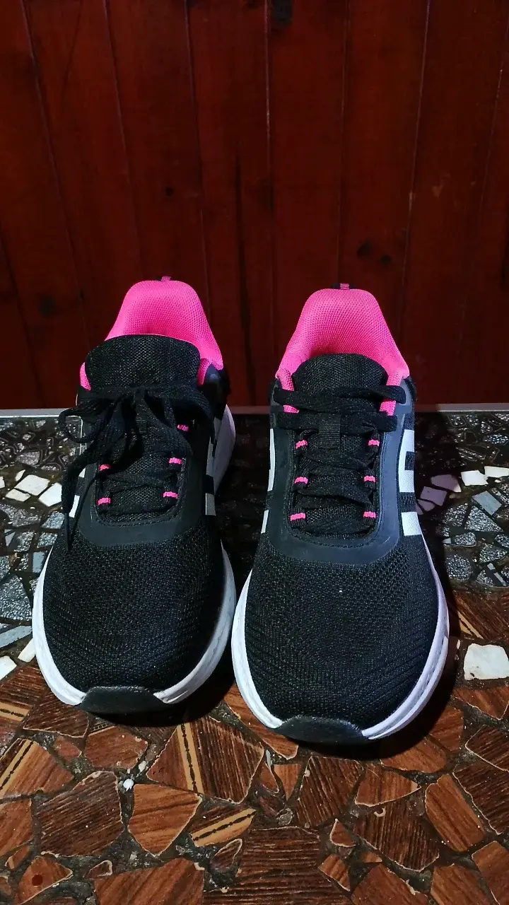 Zapatillas deportivas negras y rosadas para mujer - 1