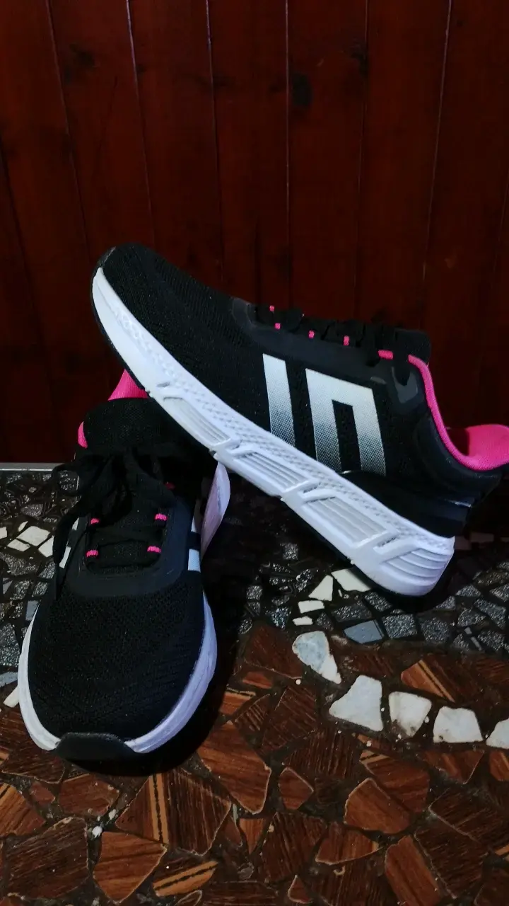 Zapatillas deportivas negras y rosadas para mujer - 2