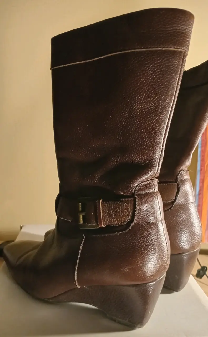 Botas de cuero marrón con tacón bajo - 3
